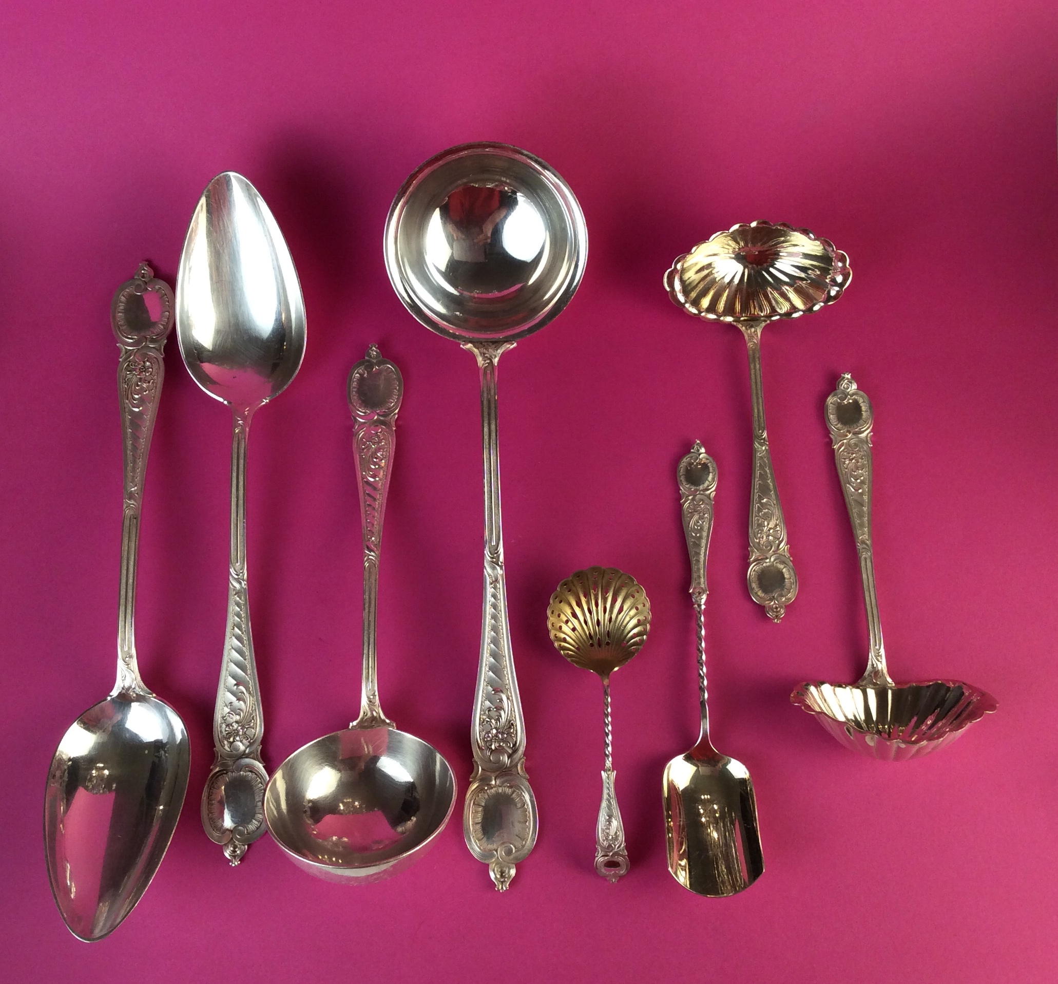 171 teiliges, versilbertes Besteck "Rokoko" für 12 Personen, Fa. A.Köhler (WMF), Wien, um 1880 – Bild 4