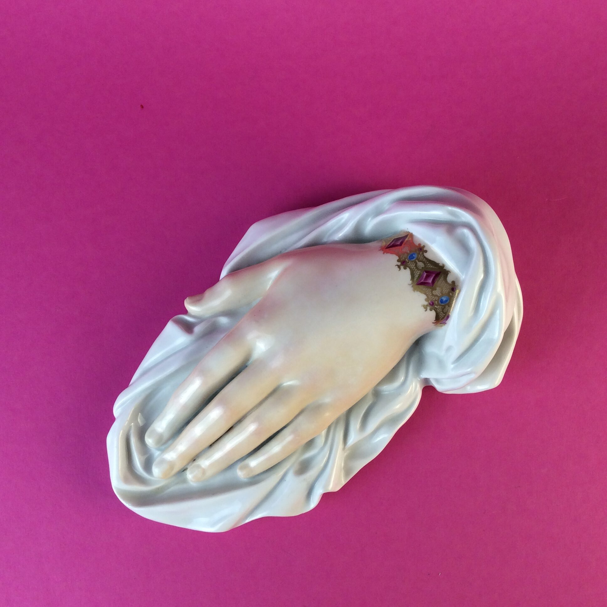 Briefbeschwerer als Hand der Tänzerin Fanny Elssler, Kaiserliche Porzellanmanufaktur, Wien, um 1859 – Bild 2