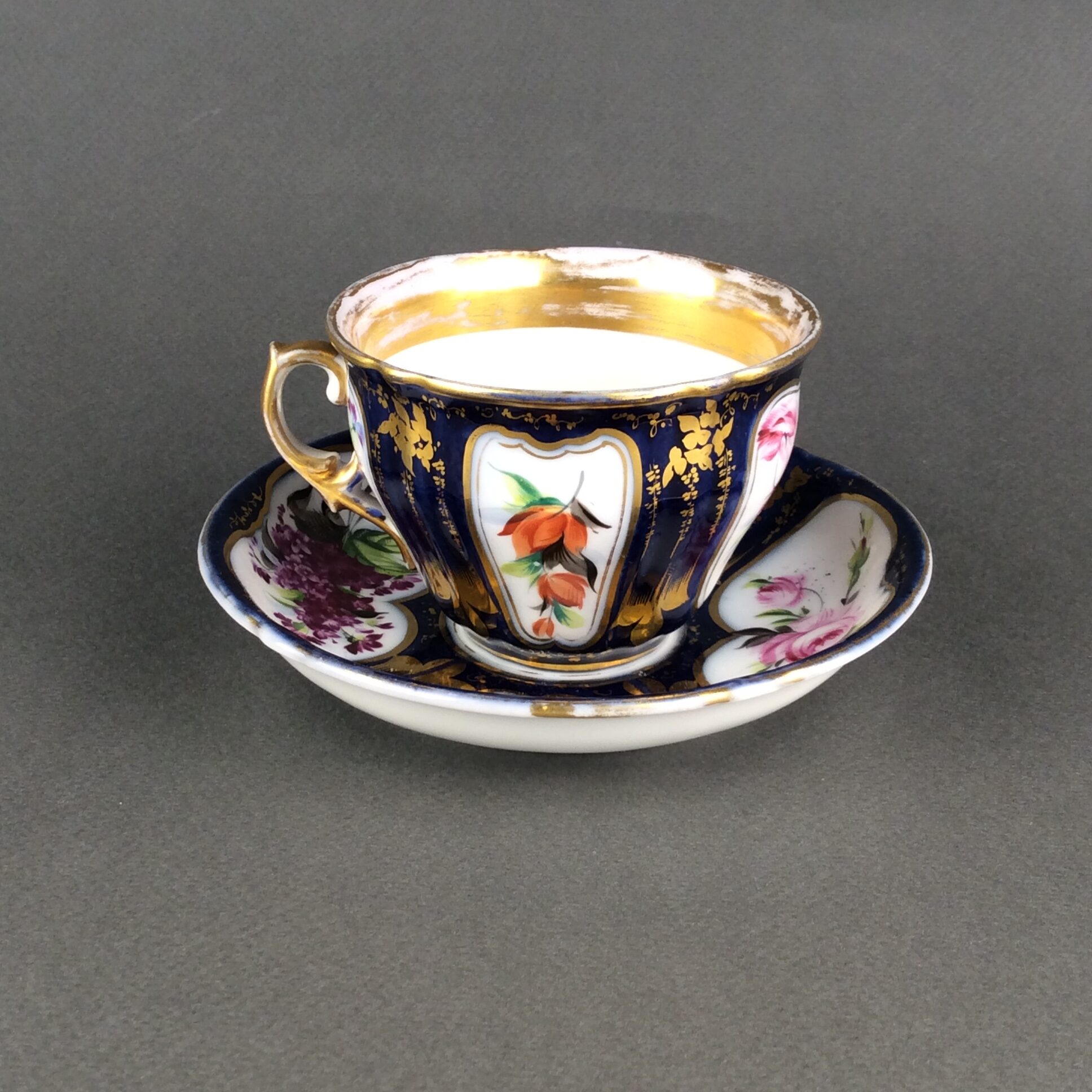 Kobaltblaue Biedermeier Sammeltasse, Fa. Pirkenhammer, Böhmen, um 1850 – Bild 4
