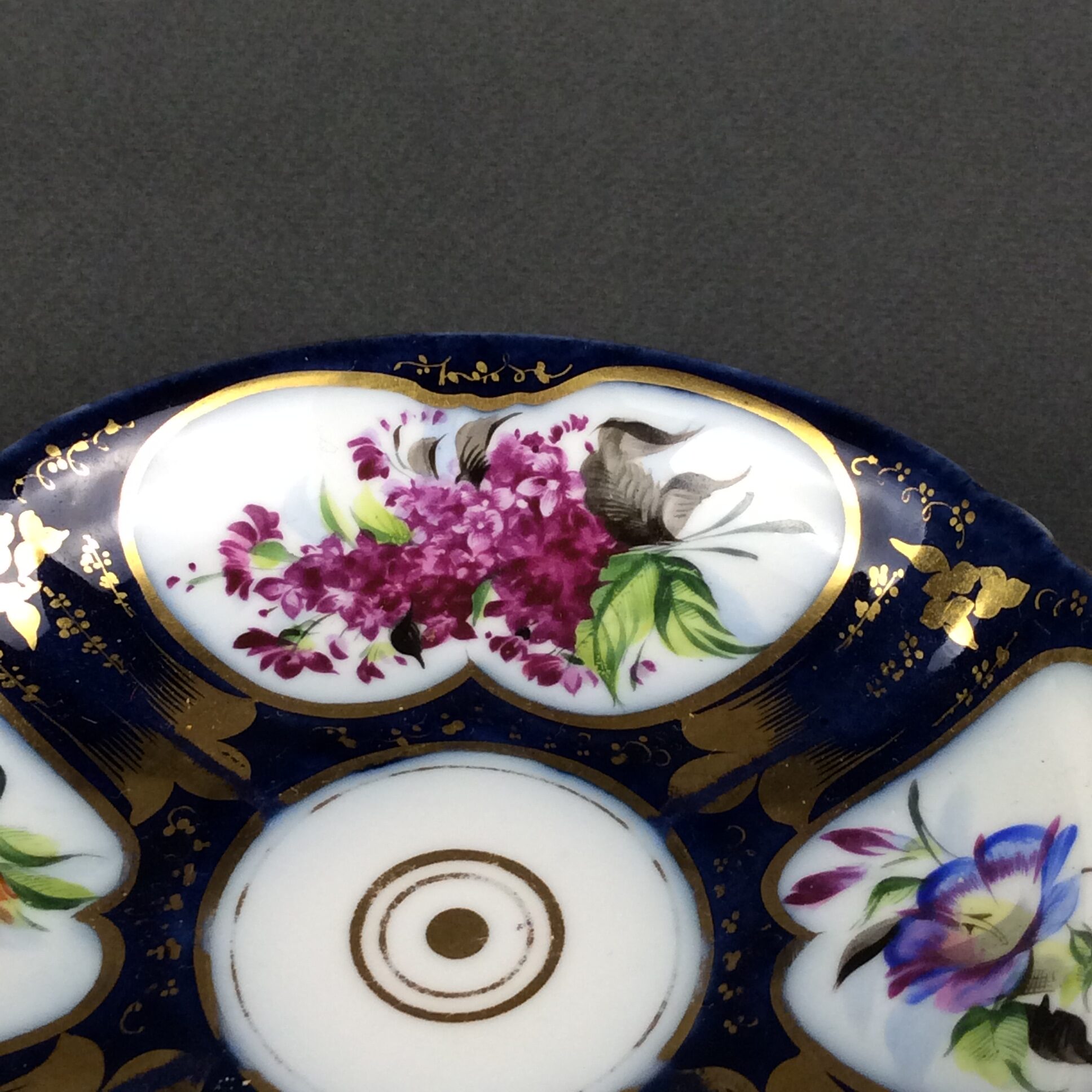 Kobaltblaue Biedermeier Sammeltasse, Fa. Pirkenhammer, Böhmen, um 1850 – Bild 12