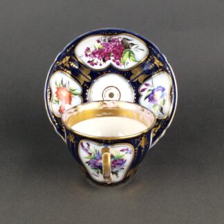 Kobaltblaue Biedermeier Sammeltasse, Fa. Pirkenhammer, Böhmen, um 1850