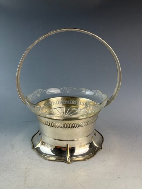 Jugendstil Henkelkorb mit Glaseinsatz, Wien, um 1900