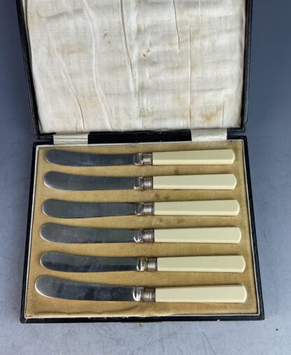 buttermesser_bakelite_england