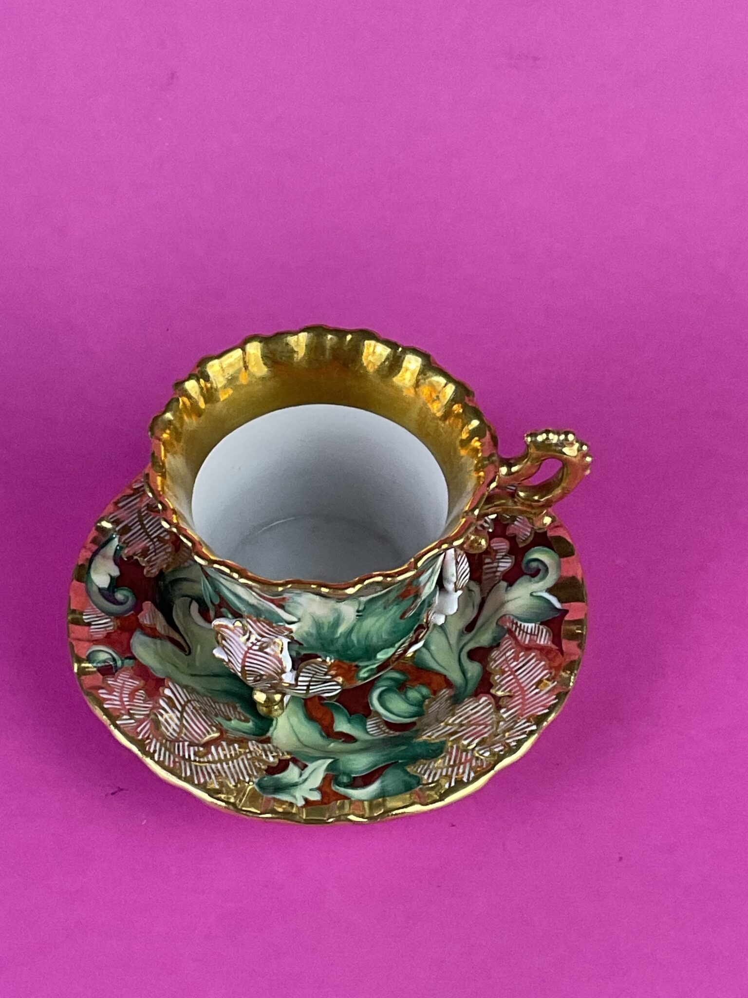 Prunkvolle Biedermeier Tasse mit Untertasse, Fa. Ellbogen, Böhmen, 1846 – Bild 2