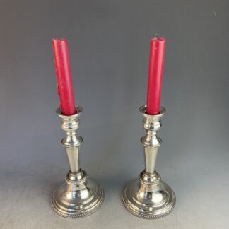 Paar versilberte Kerzenleuchter, England, 19. Jahrhundert