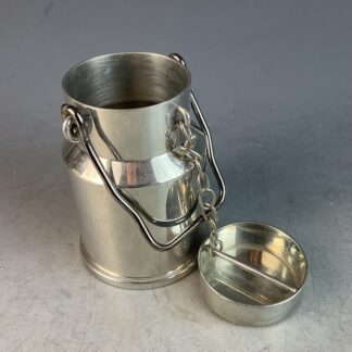 Versilberte Milchkanne, Frankreich, 20. Jahrhundert