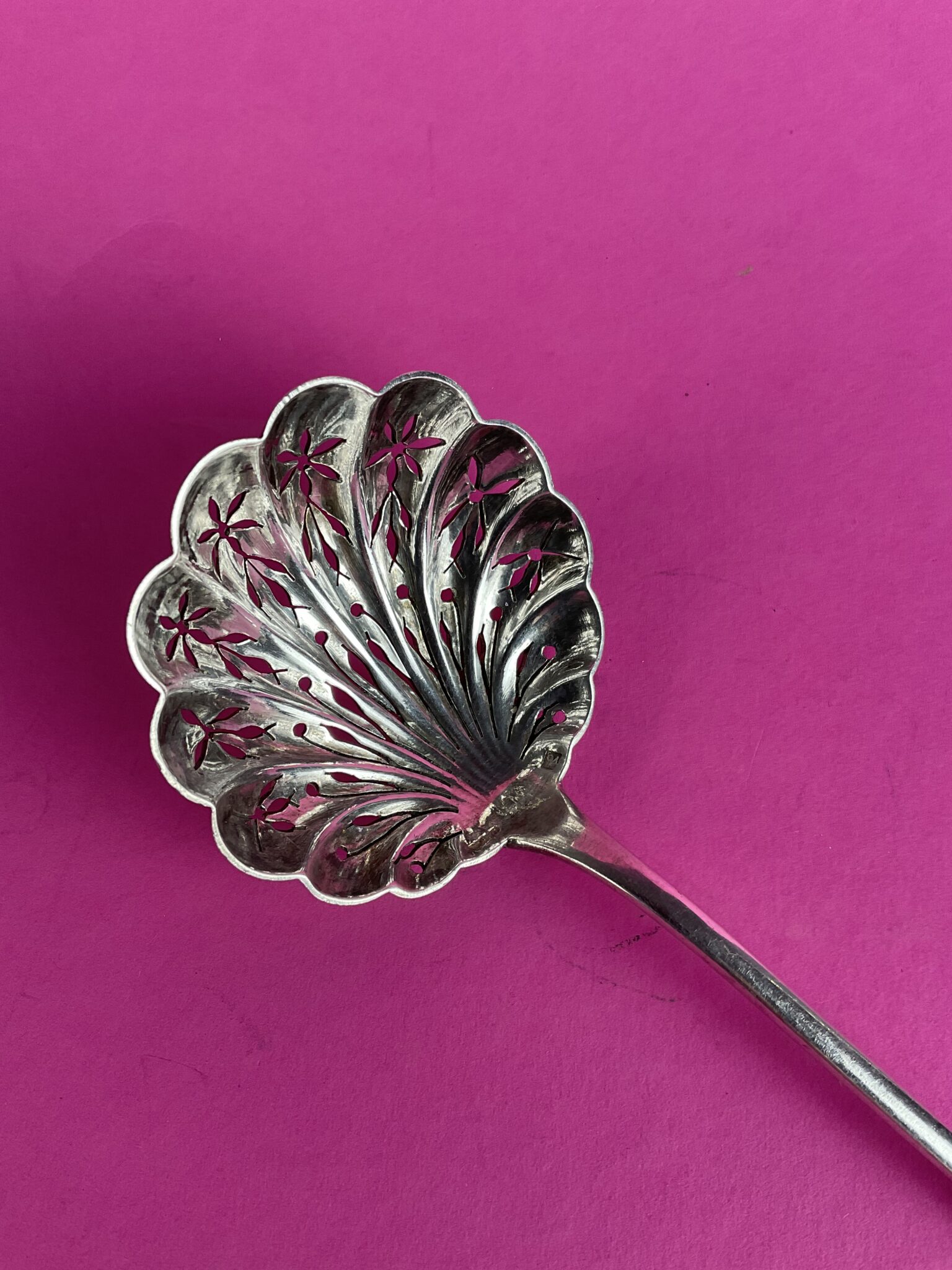 zuckerstreulöffel_versilbert