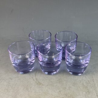 5 Gläser aus Alexandritglas, wohl Fa. Moser, Karlsbad, um 1950