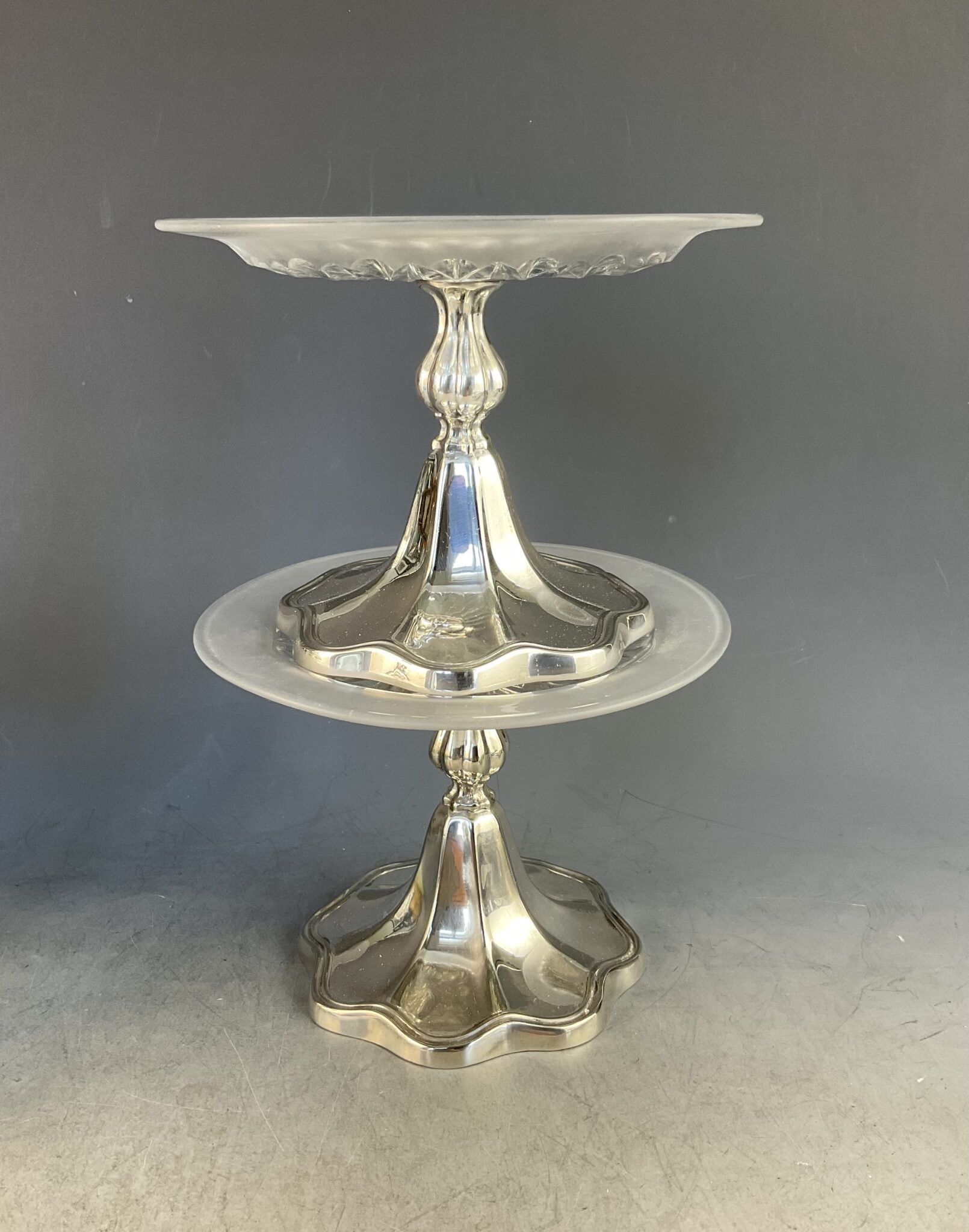 Paar versilberte Jugendstil Tafelaufsätze, Fa. Berndorf, um 1900 – Bild 2