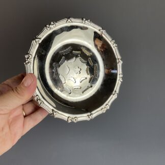 Versilberte Art Deco Butterschale mit Kreuzband, Frankreich, um 1920